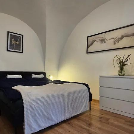 Mirror Apartment, Old Town *