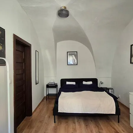 Mirror Apartment, Old Town
