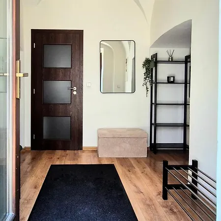Mirror Apartment, Old Town